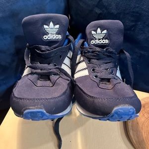 Adidas shoes.Great condition light weight classic athletic shoe